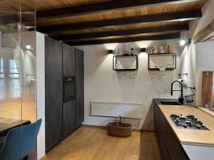 Vila Kobdilj 1835 Historic Homestead with Shared Courtyard