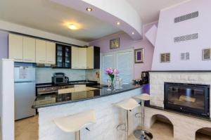 Three Bedroom Holiday Home, Pool , Sauna, Terrace