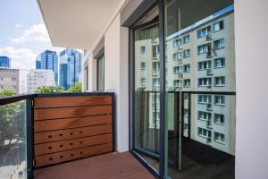 Golden Apartments Warsaw - Luxury Building, Rooftop Terrace, Sienna