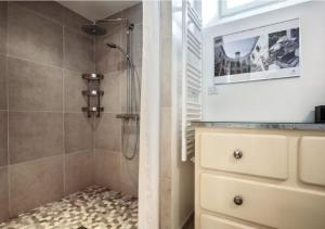 Villas Magnifique Villa Charentaise avec Piscine & Beau Jardin - Moderne & Confort - Wifi gratuit : photos des chambres