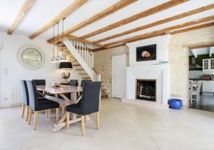 Villas Magnifique Villa Charentaise avec Piscine & Beau Jardin - Moderne & Confort - Wifi gratuit : photos des chambres