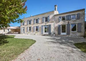 Villas Magnifique Villa Charentaise avec Piscine & Beau Jardin - Moderne & Confort - Wifi gratuit : photos des chambres