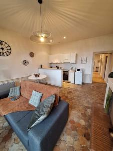 Le Clémenceau face à la Charente 2 chambres