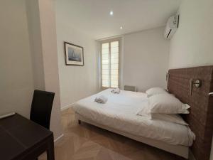 A025-Appartement 2 chambres - carré dOr-hyper centre Cannes