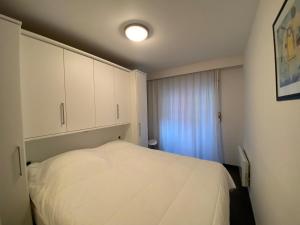 Apartment on Seawall with Stunning Views