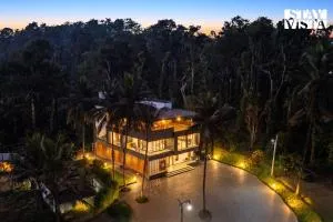 StayVista at The Rivernook with River View, BBQ - Somvārpet