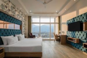SPT Clarks Inn Suite, Mandi