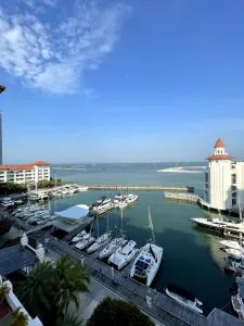 Marina Suite with Seafront Sunrise View - Bagan Jermal