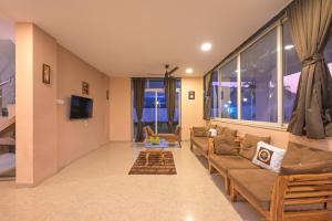 ll EMPYREAN STAY ll 6BHK ll BRAMHA PALACE ll AC ll POOL ll