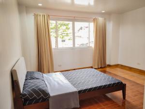 Large Townhouse w big garden and bonfire D