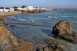 Maisons de vacances Maison avec jardin et jacuzzi pour 8 personnes : Maison de Vacances