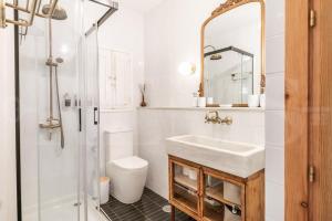 Charming house with rooftop terrace by REMS