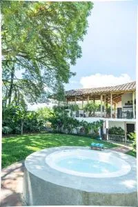CafeCasas Boutique Finca featuring Jacuzzi and Parque del Cafe - Roldanillo