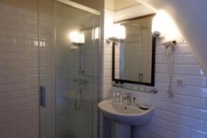 Hotels Hotel des Isles : Chambre Quadruple