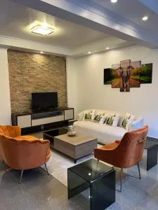 Stylish Urban Retreat - Spacious 3-Bedroom Apartment- VI - Chilanga