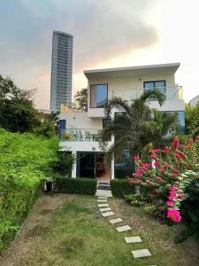 Youth Journey Six-Bedroom Pool Villa