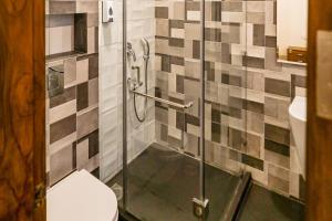 FabHotel La Paz Stay B&B