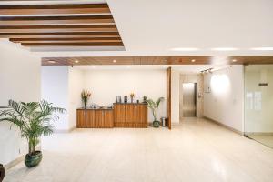 FabHotel La Paz Stay B&B