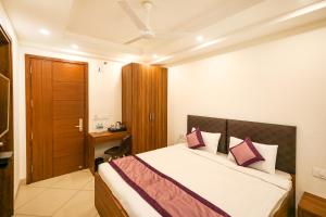 FabHotel La Paz Stay B&B