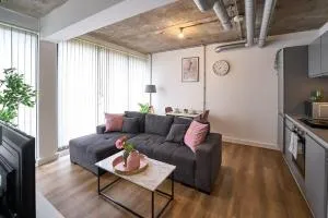 Central Warrington Stay Stylish 1BR Apartment - Thelwall