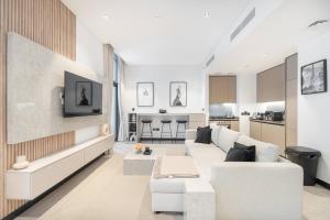 Spacious 1Bedroom, Burj views, Infinity Pool Jacuzzi - 4hvězdičkové hotely ve městě Dubaj