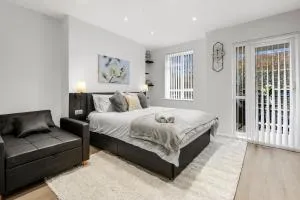 Jasmine Suite by Yielding Bricks - West Dulwich