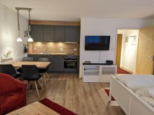 4104 Stilvoll eingerichtetes Studio mit Suedbalkon