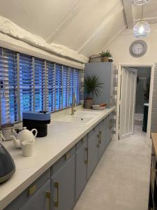 Woodmans Cottage by Keepers Cottages