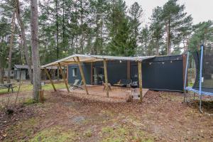 Cozy Chalet w terrace in the Middle of the Forest in Veluwe