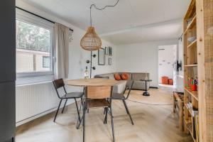 Cozy Chalet w terrace in the Middle of the Forest in Veluwe