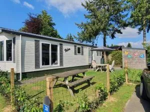 Charming 4P Cabin w Private Parking - Krachtighuizen