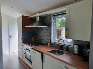 Charming 4P Cabin w Private Parking