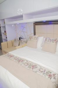 Stylish Condo at Shore 2 Residences near MOA & Airport