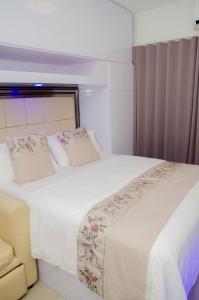 Stylish Condo at Shore 2 Residences near MOA & Airport