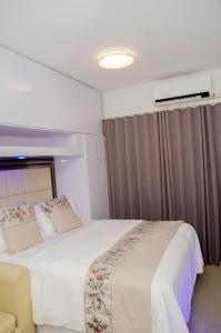 Stylish Condo at Shore 2 Residences near MOA & Airport