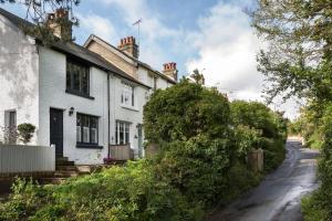 Lilac Cottage by Keepers Cottages
