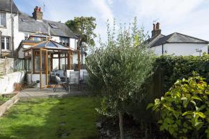 Lilac Cottage by Keepers Cottages
