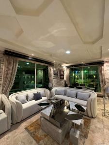 شقه فخمه ارضيه في فيلا