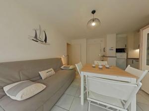 Appartements Appartement 2 pieces avec parking prive, proche plage et commerces, Saint-Gilles-Croix-de-Vie - FR-1-224-783 : photos des chambres