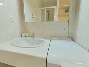 Appartements Appartement 2 pieces avec parking prive, proche plage et commerces, Saint-Gilles-Croix-de-Vie - FR-1-224-783 : photos des chambres