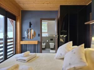 Forest Zen Małastów dom z prywatną balią z widokami na las