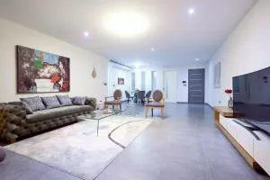 Cozy 2-Bedroom behind West Hills Mall - Tokuse