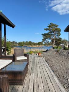 Peaceful little cabin by the sea