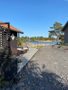 Peaceful little cabin by the sea