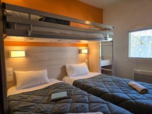 Hotels Premiere Classe Thionville - Yutz : Chambre Triple avec Salle de Bains et Toilettes Communes