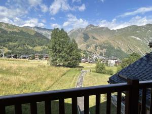 Appartement 6 pers avec piscine, spa et parking - Pied de pistes - FR-1-461-5