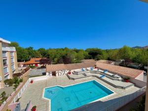 Appartement T2 Lumineux avec Parking Privé et Piscine près de la Plage - FR-1-388-223