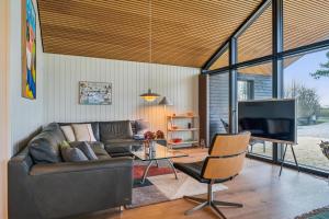 Stylish And Modern Holiday Home With Large Terraces And Private Bathing Jetty Just A Few Minutes Walk From The Child-Friendly Handrup Beach And