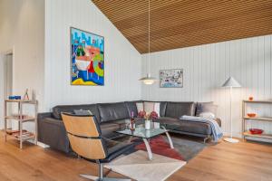 Stylish And Modern Holiday Home With Large Terraces And Private Bathing Jetty Just A Few Minutes Walk From The Child-Friendly Handrup Beach And