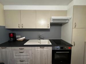 T2 central à La Roche-Posay, 4 pers, WIFI, proche des Thermes - FR-1-541-160